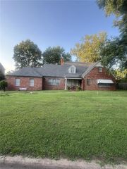 7355 Winchester Drive, Pasadena Hills, MO 63121