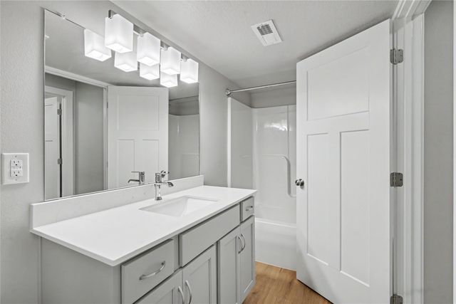 15332 Deerview Drive, Urbandale, IA 50323