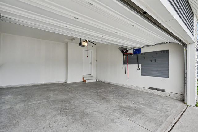 15332 Deerview Drive, Urbandale, IA 50323
