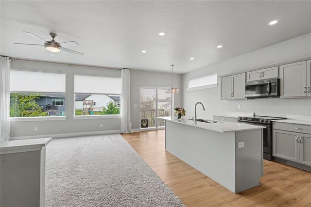 15332 Deerview Drive, Urbandale, IA 50323