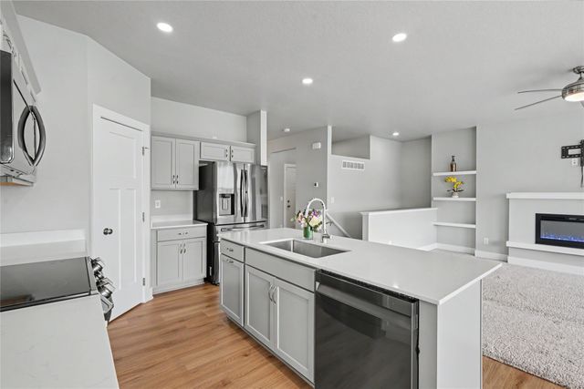 15332 Deerview Drive, Urbandale, IA 50323