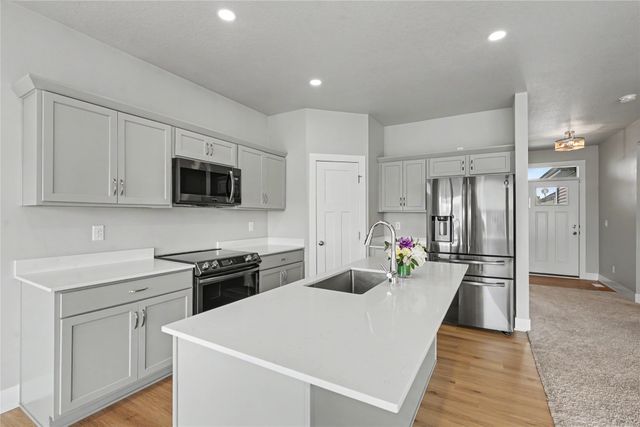 15332 Deerview Drive, Urbandale, IA 50323