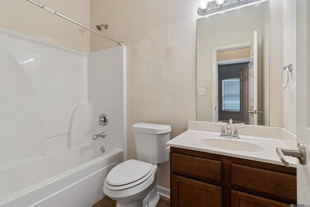 22825 Lafourche Ln, Denham Springs, LA 70726