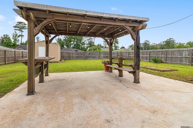22825 Lafourche Ln, Denham Springs, LA 70726
