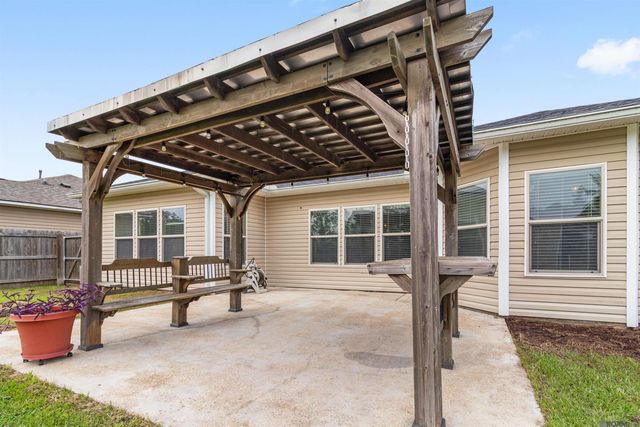 22825 Lafourche Ln, Denham Springs, LA 70726