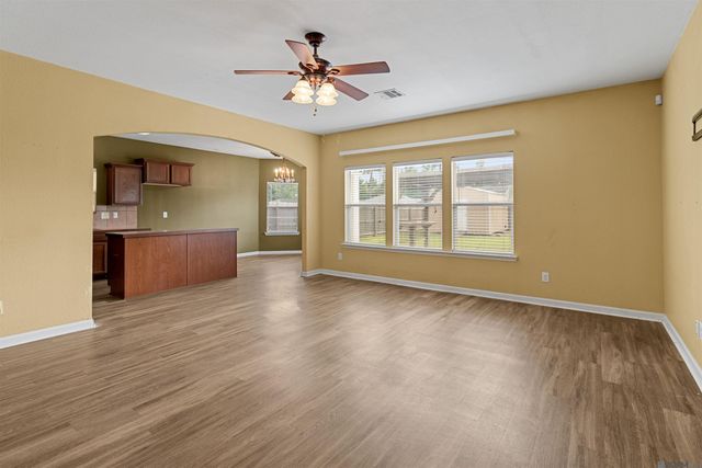 22825 Lafourche Ln, Denham Springs, LA 70726