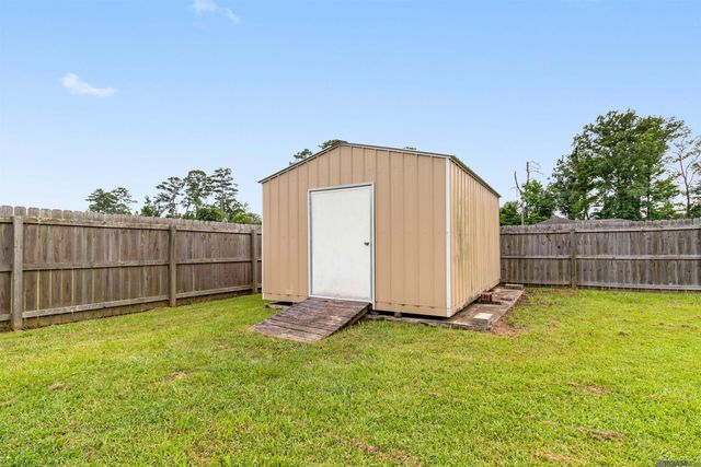 22825 Lafourche Ln, Denham Springs, LA 70726