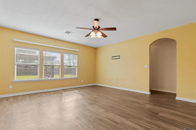 22825 Lafourche Ln, Denham Springs, LA 70726