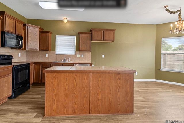 22825 Lafourche Ln, Denham Springs, LA 70726