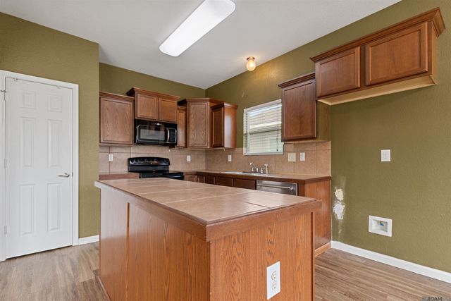 22825 Lafourche Ln, Denham Springs, LA 70726