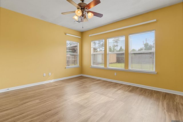 22825 Lafourche Ln, Denham Springs, LA 70726