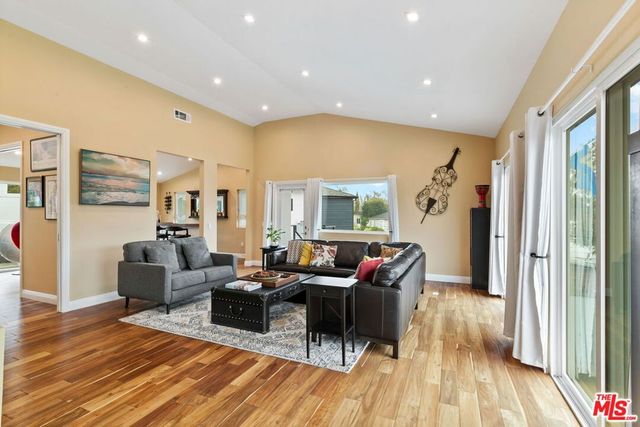 436 Levering Avenue, Los Angeles, CA 90024