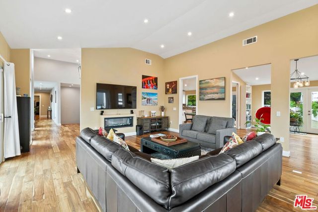 436 Levering Avenue, Los Angeles, CA 90024