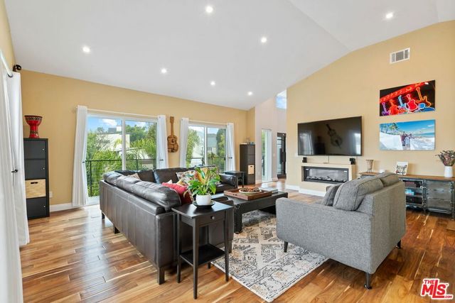 436 Levering Avenue, Los Angeles, CA 90024