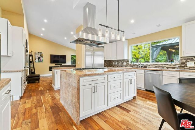 436 Levering Avenue, Los Angeles, CA 90024