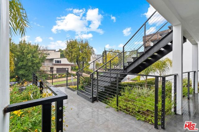 436 Levering Avenue, Los Angeles, CA 90024