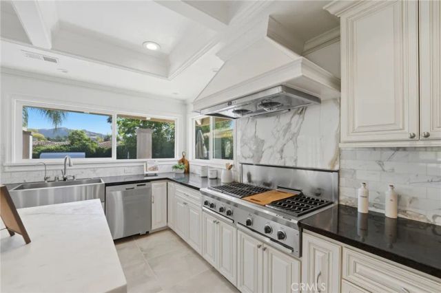 940 N Silent Ranch Drive, Glendora, CA 91741