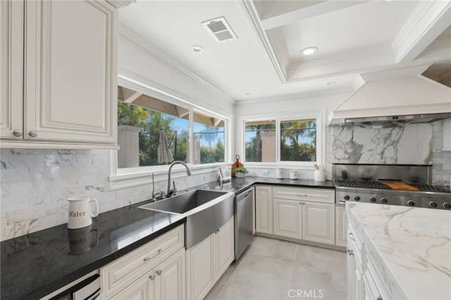940 N Silent Ranch Drive, Glendora, CA 91741