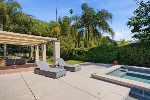 940 N Silent Ranch Drive, Glendora, CA 91741