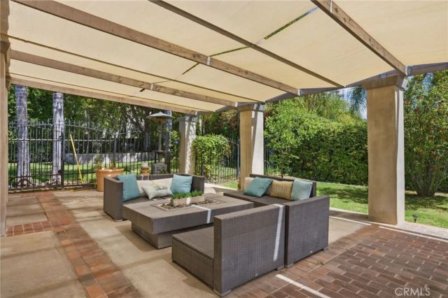 940 N Silent Ranch Drive, Glendora, CA 91741
