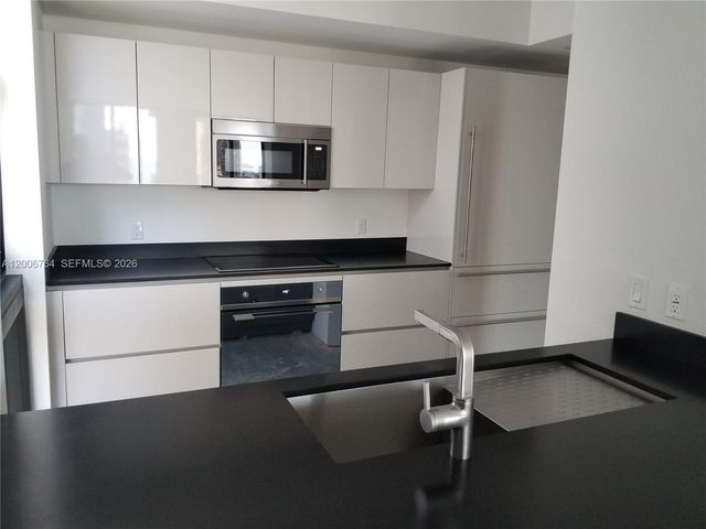 1010 Brickell Ave 3205, Miami, FL 33131