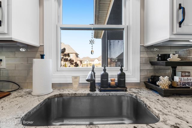 11705 Timberland Dr, Louisville, KY 40291