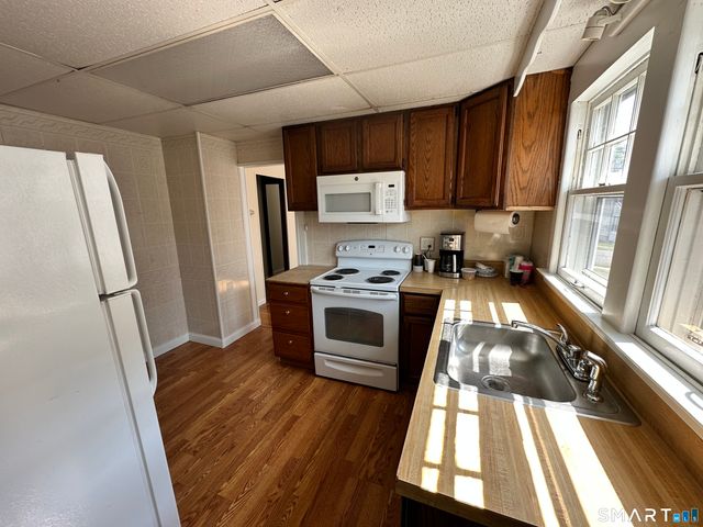 128 Grove Place, West Haven, CT 06516