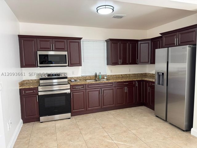 1129 SW 10th St, Miami, FL 33130