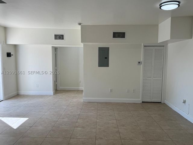 1129 SW 10th St, Miami, FL 33130