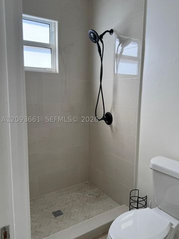 1129 SW 10th St, Miami, FL 33130