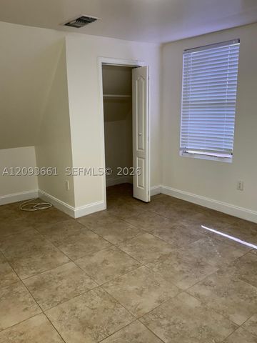 1129 SW 10th St, Miami, FL 33130