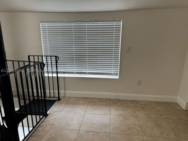 1129 SW 10th St, Miami, FL 33130
