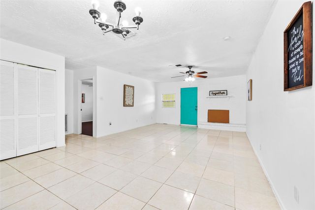 6517 S Briar Bayou Drive, Houston, TX 77072