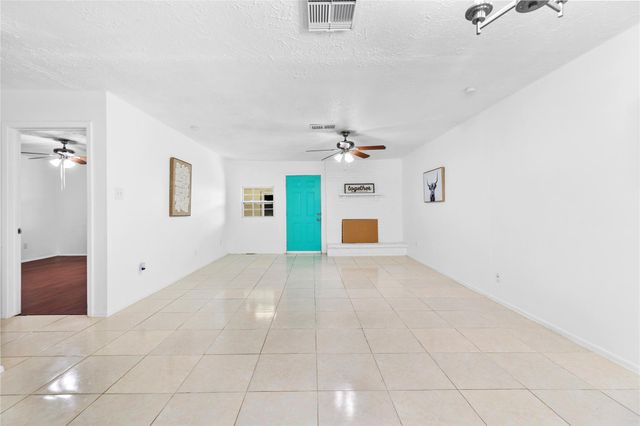 6517 S Briar Bayou Drive, Houston, TX 77072