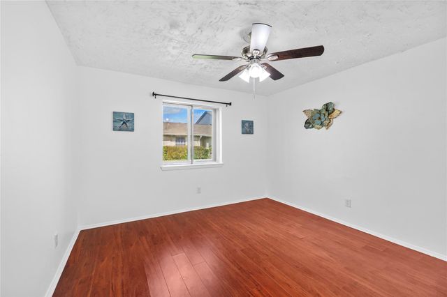 6517 S Briar Bayou Drive, Houston, TX 77072