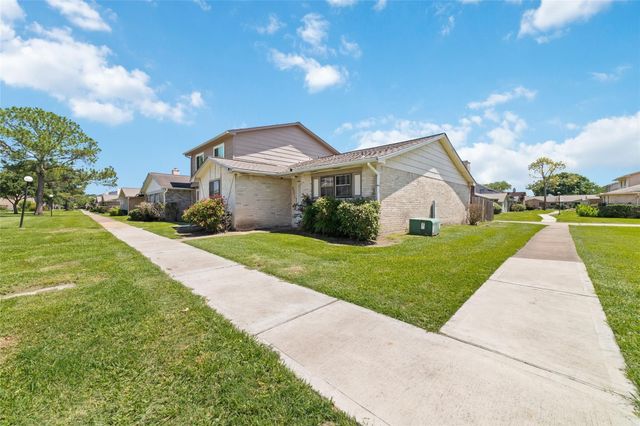 6517 S Briar Bayou Drive, Houston, TX 77072