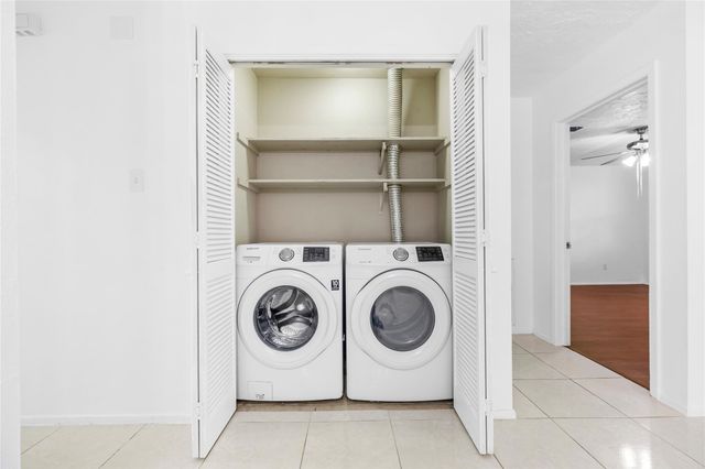 6517 S Briar Bayou Drive, Houston, TX 77072