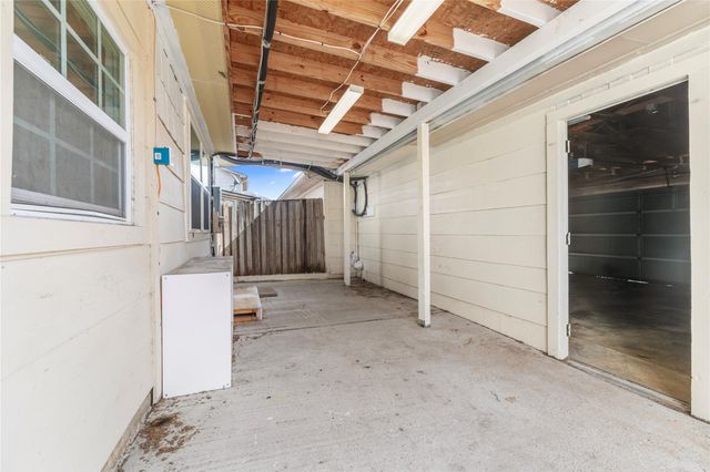 6517 S Briar Bayou Drive, Houston, TX 77072