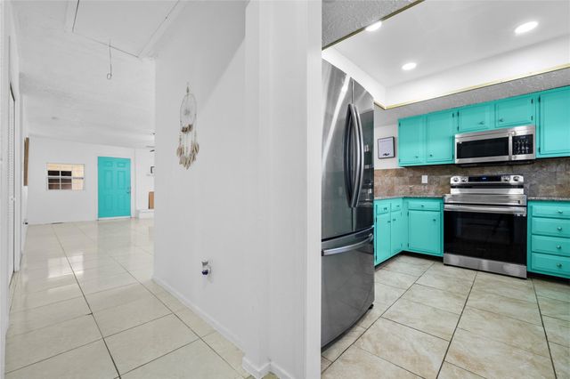 6517 S Briar Bayou Drive, Houston, TX 77072