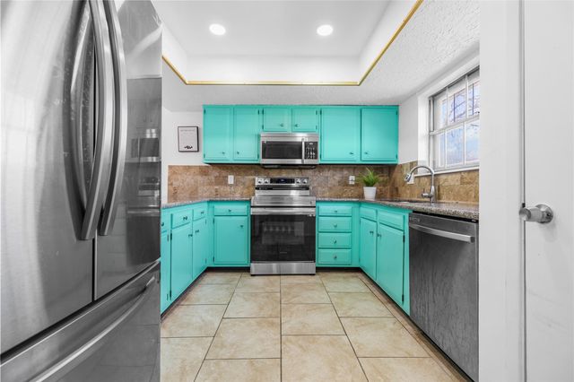 6517 S Briar Bayou Drive, Houston, TX 77072