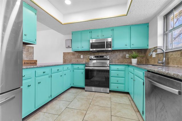 6517 S Briar Bayou Drive, Houston, TX 77072