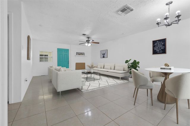 6517 S Briar Bayou Drive, Houston, TX 77072