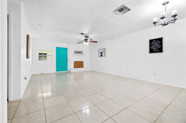 6517 S Briar Bayou Drive, Houston, TX 77072