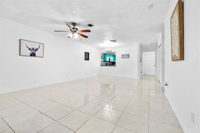 6517 S Briar Bayou Drive, Houston, TX 77072