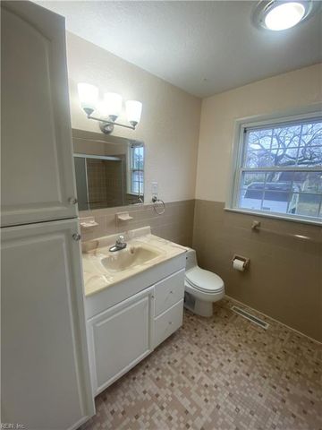 8225 Tabor CT, Norfolk, VA 23518