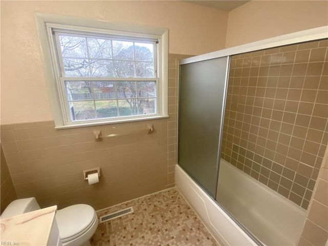 8225 Tabor CT, Norfolk, VA 23518