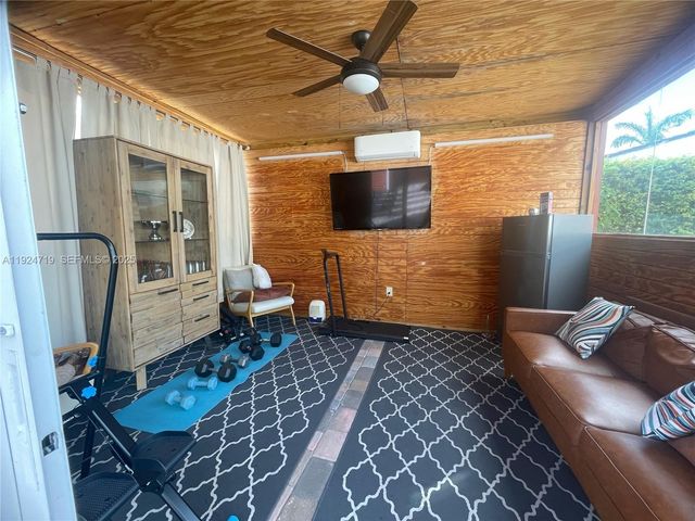 3718 NW 12th St, Miami, FL 33126