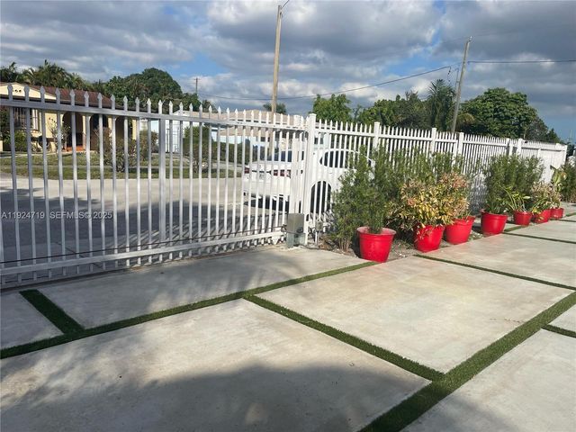 3718 NW 12th St, Miami, FL 33126