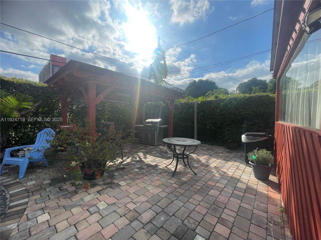 3718 NW 12th St, Miami, FL 33126