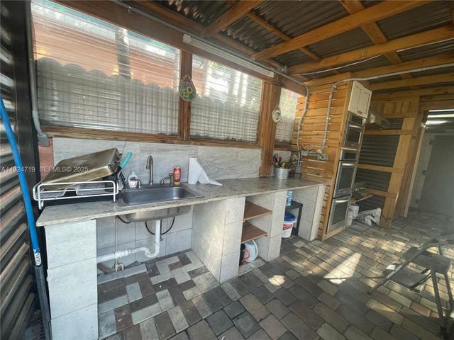 3718 NW 12th St, Miami, FL 33126